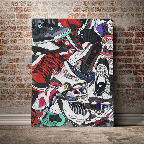 Dans une salle avec un mur en briques et un sol industriel, une toile représentant pleins de sneakers est affichée. Le style est street art. 