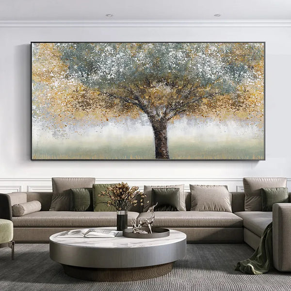 Un tableau d'arbre peint de manière un peu abstraite et classique est installée au dessus d'un très grand canapé. La décoration est moderne avec des tons gris et beige. 