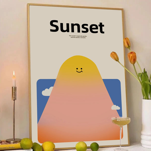 Un tableau moderne d'une montagne souriante aux couleurs du coucher de soleil est affichée sur un buffet. Il y a dessus des bibelots, des fleurs et une bougie. 