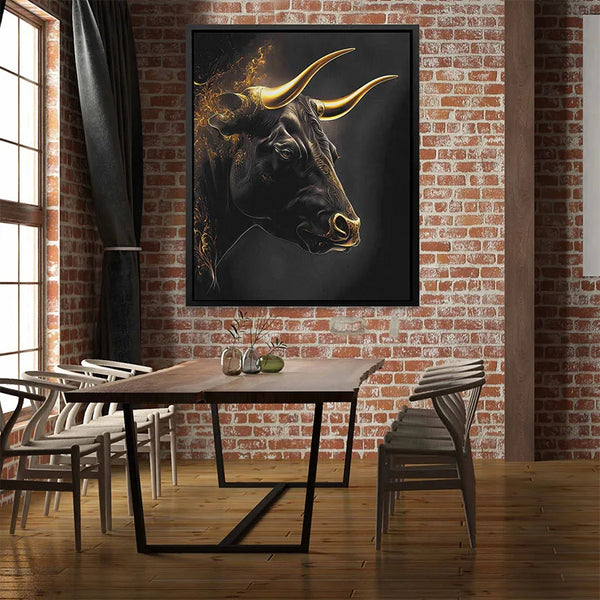 Dans une salle à manger de style industriel, un tableau d'un taureau avec détails dorés est affiché. 