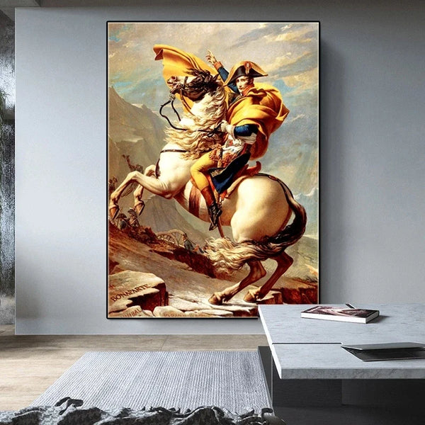 Dans un salon au style moderne dans les tons de gris, un tableau de Napoléon de style peinture à l'huile est affiché. 